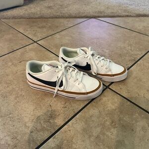 Nike White and Black Sneakers with Tan Accents